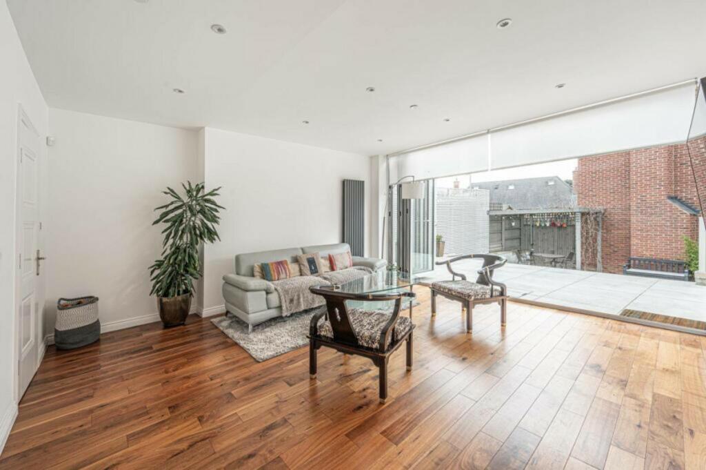 Morphou Road, London